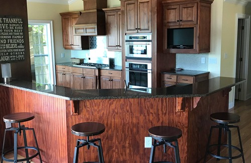 Mount Mourne Casa | Escape al lago! Lujosa casa de aguas profundas en Lake Norman con playa privada y muelle