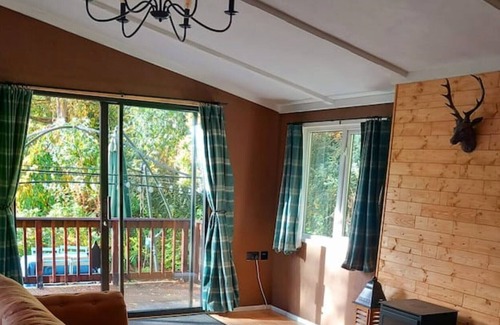 Welshpool Cabina | Escape to the Lodge!