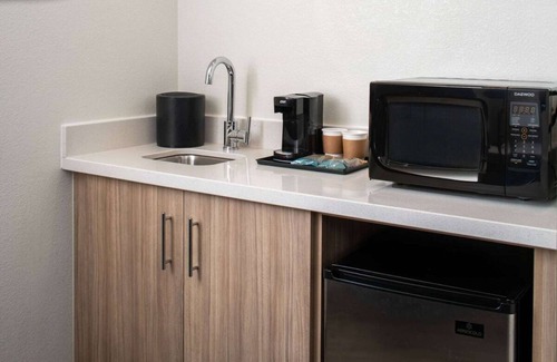 Renton Hotel | Escape to the Pacific Northwest! Indoor Pool!