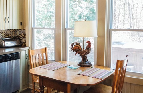 New Richmond Cabaña | Escape to your cozy 2-bedroom cottage near Lake Michigan