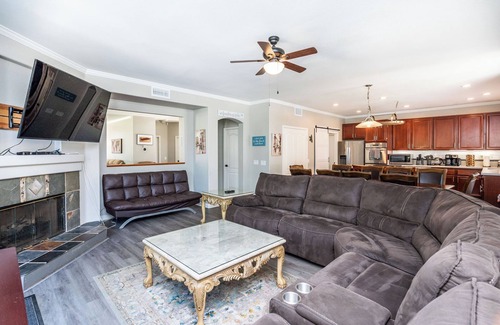 North Broadway Casa | Escondido retiro familiar con piscina!