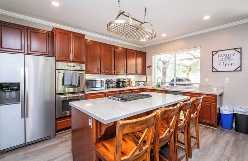 North Broadway Casa | Escondido retiro familiar con piscina!