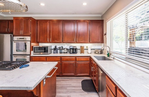 North Broadway Casa | Escondido retiro familiar con piscina!