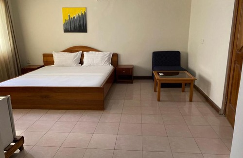 Nungua Hotel | Escondido hotel
