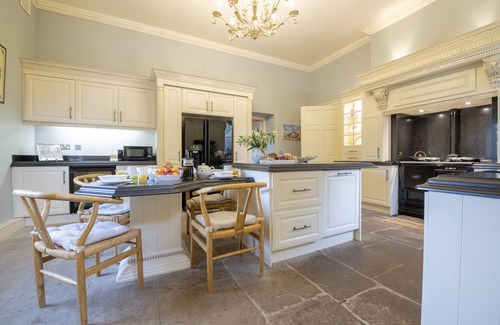 Alnwick Cabaña | Eslington East Wing - a grade II listed property that sleeps 10 guests in 5 bedrooms