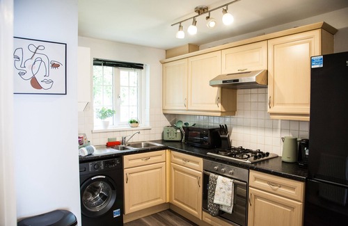 Stoke-on-Trent Casa | ESONGRACE Stays - Stylish quaint three bed home