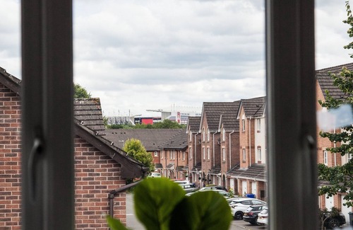 Stoke-on-Trent Casa | ESONGRACE Stays - Stylish quaint three bed home