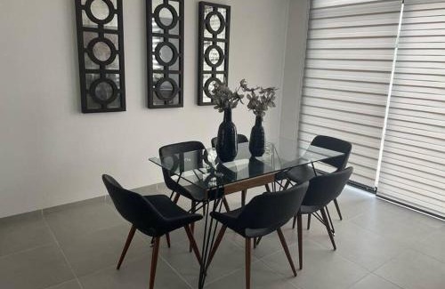 San Luis Potosí Apartamento | Espaciosa casa cerca de zona industrial