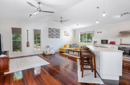 Rainbow Beach Casa | Esprit House - Rainbow Shores. Swimming pool, walk to beach.