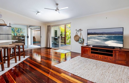 Rainbow Beach Casa | Esprit House - Rainbow Shores. Swimming pool, walk to beach.