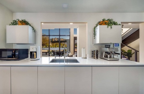 Tucson Casa | Estate / 7 BR & 5 BA / Home & Guesthouse / 2 Pools