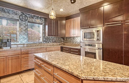 Seneca Casa | "Estate on the Lake" 7 Bedrooms/7 Bathrooms, 8400+ sq ft!