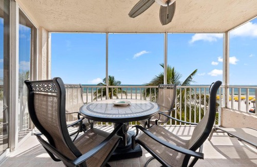 Fort Myers Beach Apartamento | Estero Island Beach Villas 304, Sleeps 6, 2 Bedrooms, Gulf Front, Heated Pool