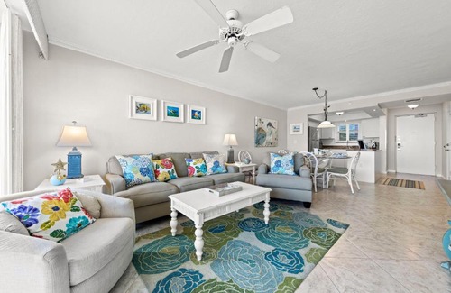 Fort Myers Beach Apartamento | Estero Island Beach Villas 304, Sleeps 6, 2 Bedrooms, Gulf Front, Heated Pool