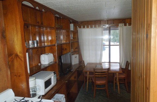 St Germain Cabaña | Estrold's Resort- Marsh Cabin