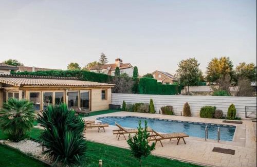 Nuevo Baztan Casa | Estudio Moderno Piscina Barbacoa Parejas Amigos Gym Sauna