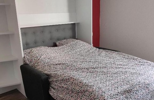 Poitiers Apartamento | Eté 2022 - Studio meublé résidence 3 étoiles avec piscine intérieure - place parking privé comprise