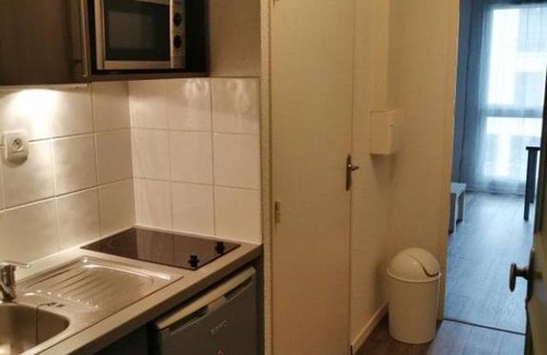Poitiers Apartamento | Eté 2022 - Studio meublé résidence 3 étoiles avec piscine intérieure - place parking privé comprise