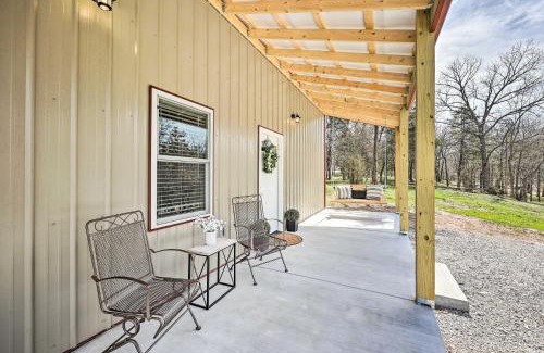 Berryville Casa | Eureka Springs Area Home with Porch, Grill!