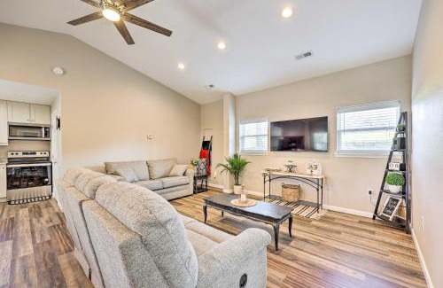 Berryville Casa | Eureka Springs Area Home with Porch, Grill!