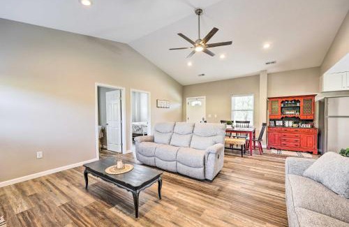 Berryville Casa | Eureka Springs Area Home with Porch, Grill!