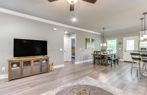 Holiday Island Casa | Eureka Springs Family Home - half Mi to Marina!