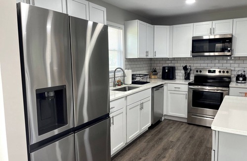 Grandview Casa | Euro 3King-Modern4Bdrm, Sleeps12-5 private spaces