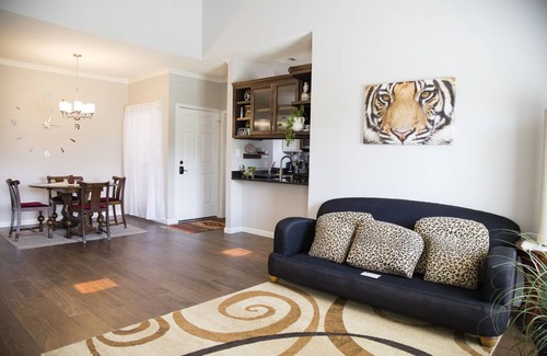 Far North Dallas Condominio | ESTILO EUROPEO maravilloso 1BR + estudio condominio totalmente actualizado con una excelente ubicación
