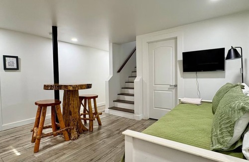 Stone Mountain Casa | EV Charger - 2 King Suites - Game Room - Office Space - Basement Apartment