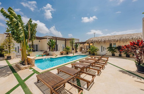 De Bruynewijk Apartamento | EVA by LUCHA - Oceanview Spa Bedroom with Pool