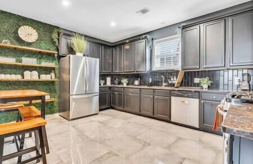 Peoplestown Casa | Eva’s Compound – Downtown ATL Oasis (18 Guests)