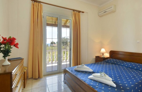 Agios Matthaios Casa | Evdokias Beach House