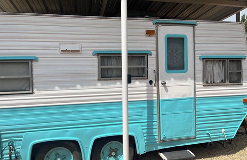 Sweetwater Casa | "Evelyn Mae" a charming 1974 vintage Coachman camper