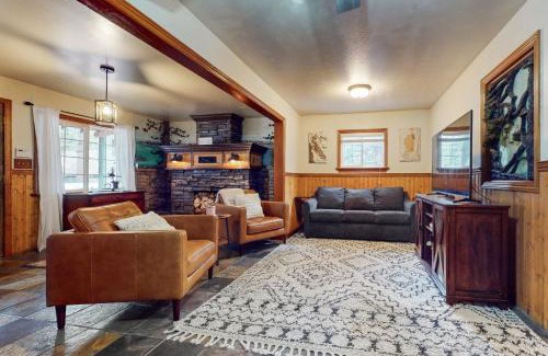 Tahoe Valley Casa | Evergreen Cottage