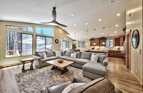 Rancho Bijou Casa | Evergreen Elegance: Boat Parking, Close to Lifts, Lake & Trails