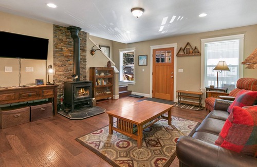 Skykomish Casa | Evergreen Escape - 6+pets, hot tub, 20min from Stevens Pass
