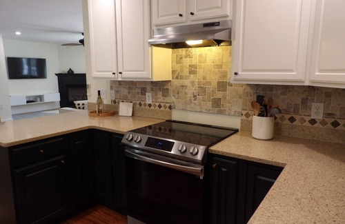 Valatie Casa | Evergreen House with Hot Tub