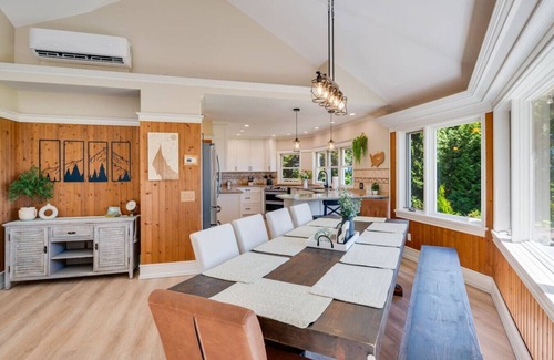 Poulsbo Casa | Evergreen View Retreat Sleeping up to 16