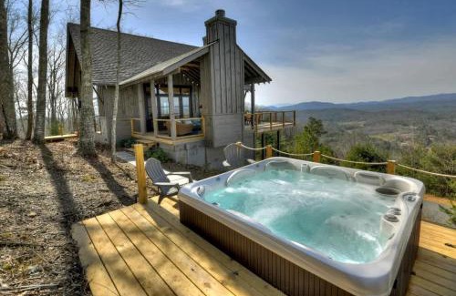 Mineral Bluff Casa | Everlux Retreat - Hot Tub on the Mountain