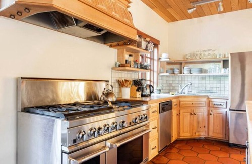 Nevada City Casa | Everyone is invited—this is a big home for your family, friends, and pets.