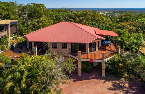 Rainbow Beach Casa | 2/80 Cooloola Drive: unidad cómoda y acogedora que disfruta de vistas al océano y vistas a la isla Fraser