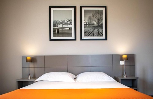 9th Arrondissement Hotel | Everything You Need For The Perfect Vacation! Pets Are Welcome!
