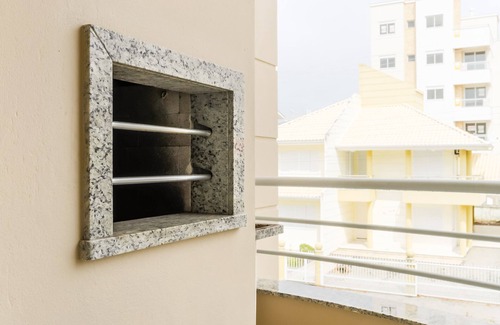 Governador Celso Ramos Apartamento | Excelente apartamento de dos dormitorios con una suite a 100 metros del mar.