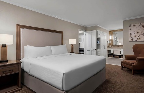 Napa Hotel | Excellent Choice for Your Next Vacay! Golf Course & Tennis, Pool, FREE Parking!