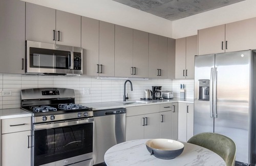 Killgubbin Apartamento | Excellent River North 1BR w/ Sky Terrace & Yoga Studio, by Blueground