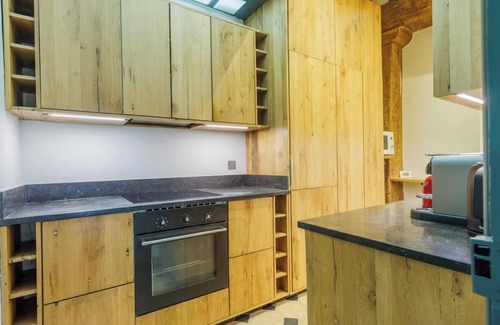 Les Iles Apartamento | EXCEPTIONAL LOCATION & STEPS AWAY FROM ICONIC NOTRE DAME - RUE CHANOINESSE