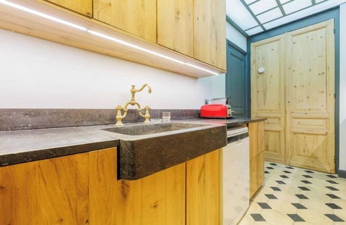 Les Iles Apartamento | EXCEPTIONAL LOCATION & STEPS AWAY FROM ICONIC NOTRE DAME - RUE CHANOINESSE