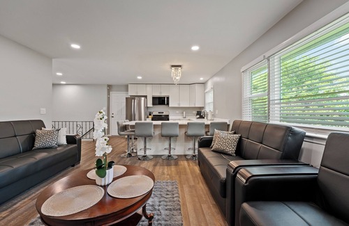 Willowbrook Casa | Exceptional Willowbrook retreat