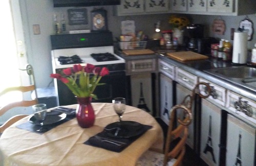 Pensacola Casa | Exceptionally Private fully Fenced Retro Navy Point Cottage--Fully Furnished