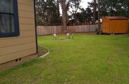 Pensacola Casa | Exceptionally Private fully Fenced Retro Navy Point Cottage--Fully Furnished